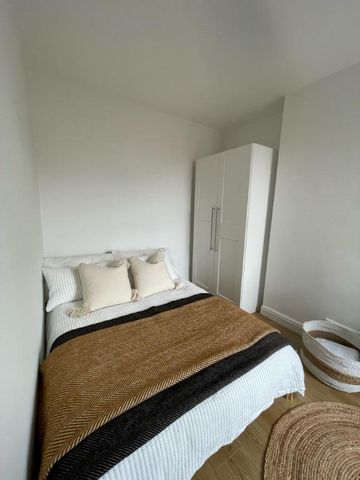 4 bedroom terraced house to rent - Photo 3