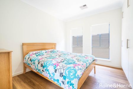 Modern 3 Bedroom Family Residence - Bonus Solar Electricity! - Photo 5