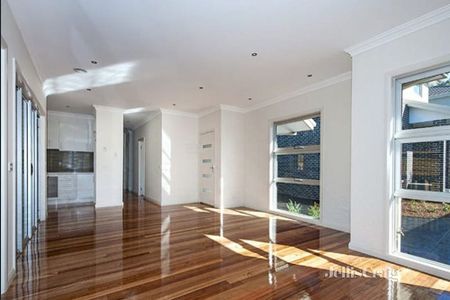 3/53 Lorimer Street, Greensborough - Photo 3