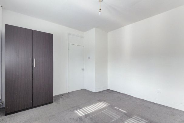 Lambarde Avenue, London, SE9 - Photo 1