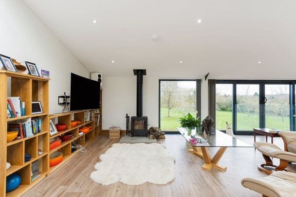 5 bedroom detached house to rent - Photo 1