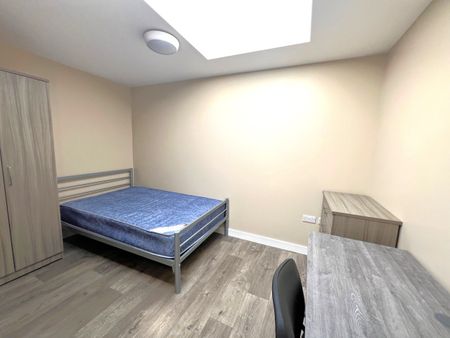 6 Bed Flat, Stokes Croft, BS1 - Photo 2