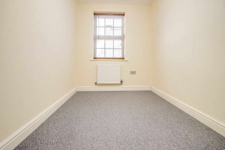 Flat 4, The Old Manse 2B Swindon Street, Swindon, Highworth, SN6 - Photo 3
