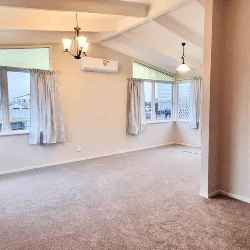 Fully renovated three bedroom house in Papakura - Photo 1