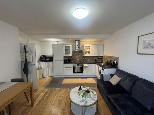 2 Bedroom Flat To Let - Photo 1