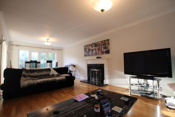 Old Avenue, West Byfleet, Surrey, KT14 - Photo 1