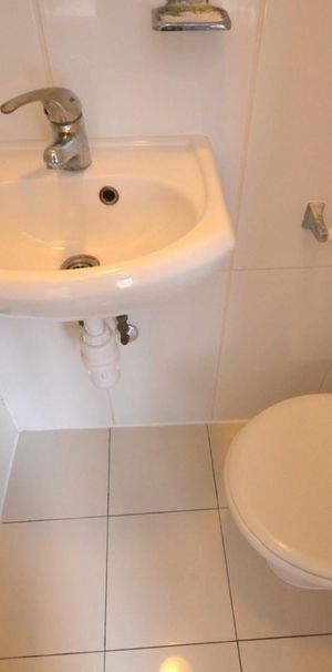 1 bedroom Flat To Let - Photo 1