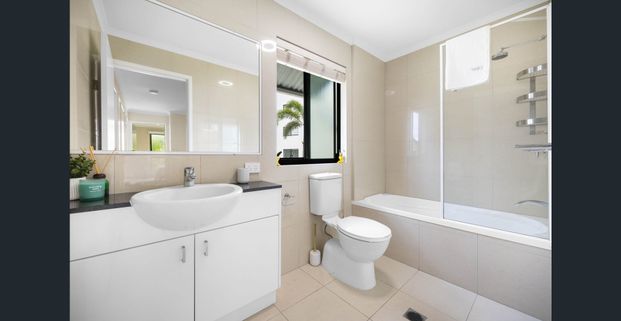 The Ultimate Beach Getaway - Paradise Beach House - One of the few 8 sleeper properties in the area. - Photo 1