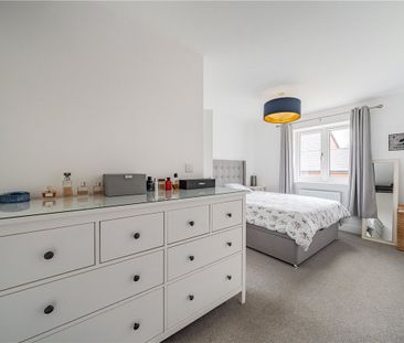 Recently built 3 bedroom, 2 bathroom semi-detached house with garde... - Photo 6