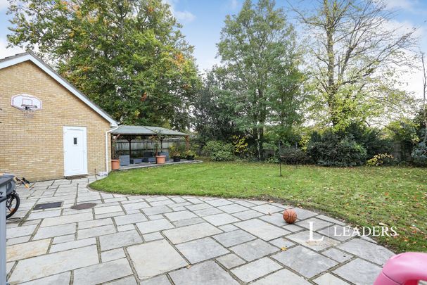 4 bedroom house to rent Holywell Close, Orpington, BR6 - Photo 1