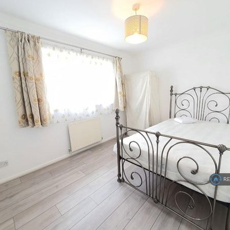 1 bedroom in a house share to rent - Photo 3