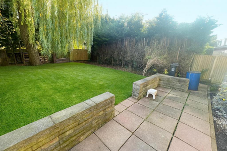 3 bedroom end of terrace house to rent - Photo 3