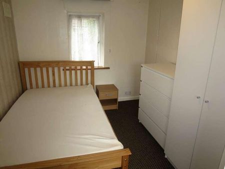Bedroom Detached House In Winton, BH9 - Photo 3