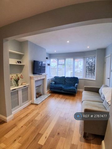 3 bedroom semi-detached house to rent - Photo 2