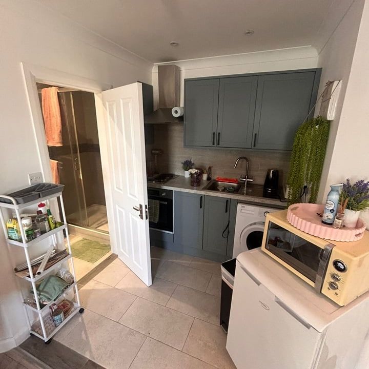 Studio Flat, West Street, BN1 - Photo 1