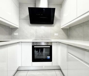 3 bedroom flat to rent - Photo 3