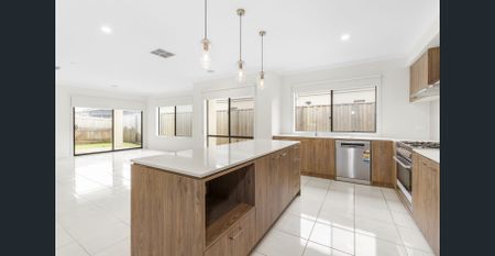 Spacious Family Home! - Photo 5