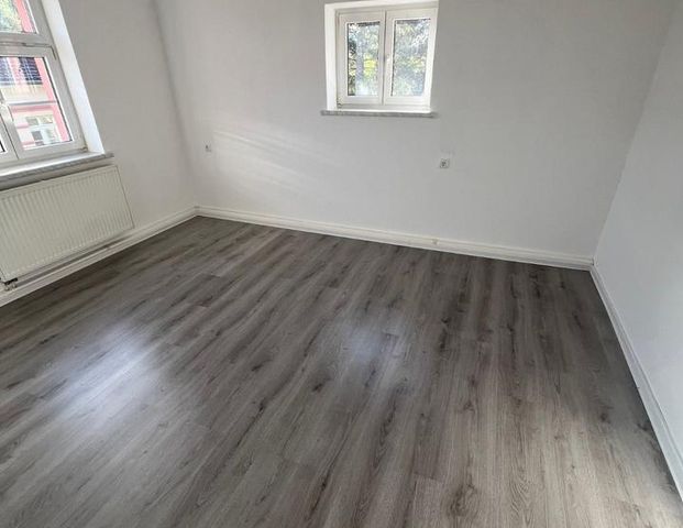 frisch aufsanierte, kleine 4 Raum Wohnung im 1. OG mit Einbauküche in Nossen zu vermieten - Foto 1