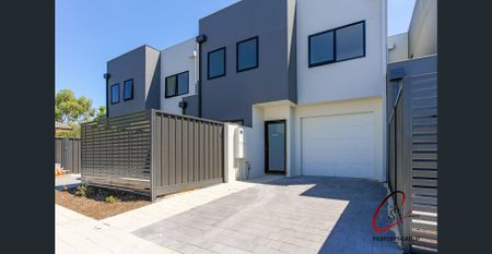 Double-Story Townhouse! - Photo 5