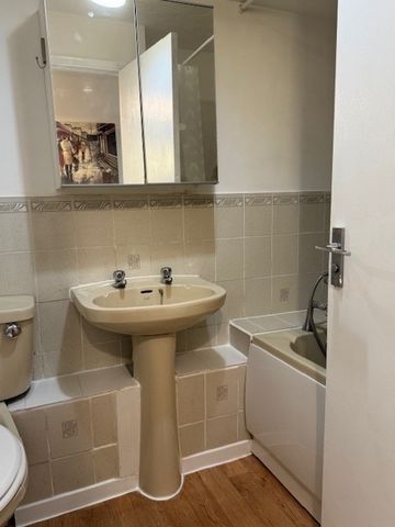 1 Bed Flat, Tippett Rise, RG2 - Photo 2