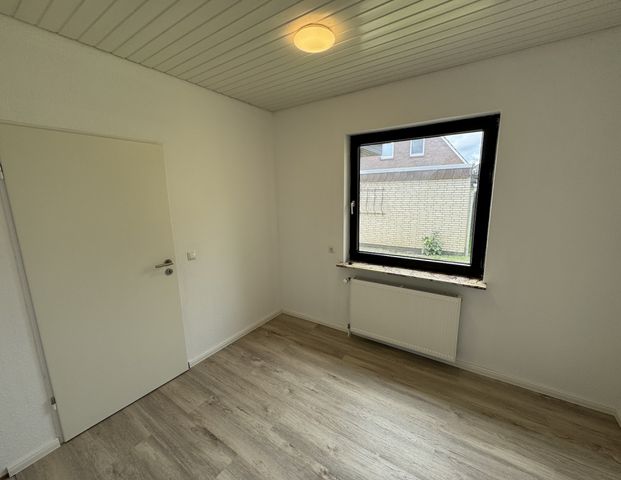 Renovierter Bungalow, 4ZKB, 190 m2 WF/NF, 647m2 GS, neue Heizung, Garten, Garage, Dachboden in Jever - Foto 1