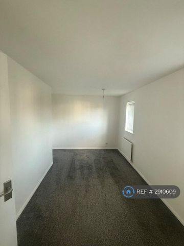 2 bedroom semi-detached house to rent - Photo 2
