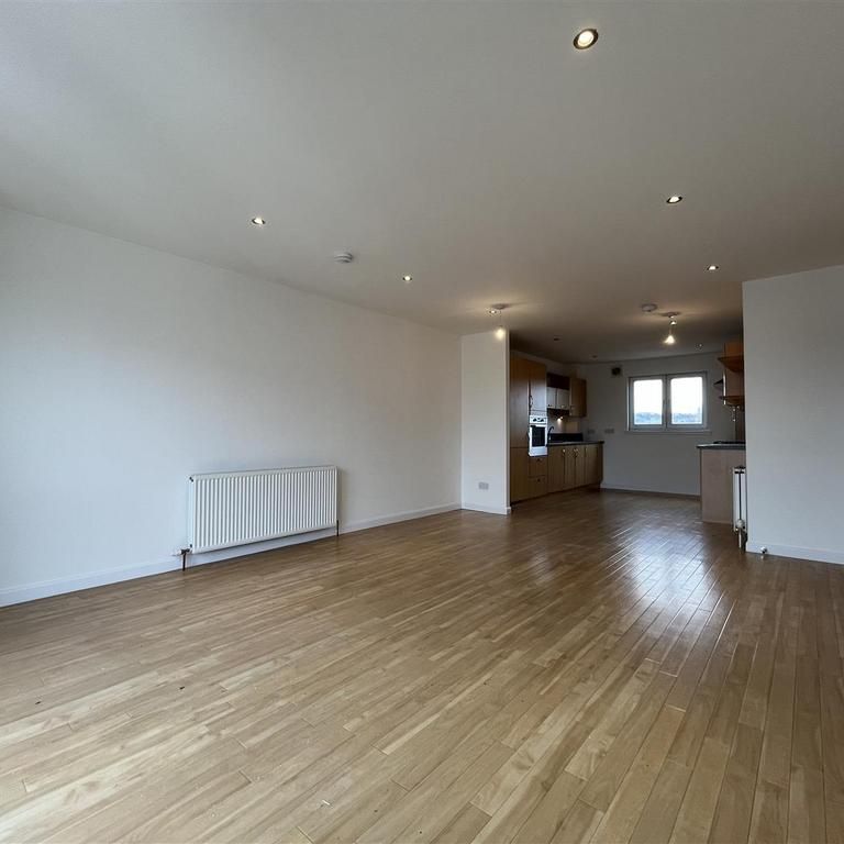 3 bedroom flat to rent - Photo 1