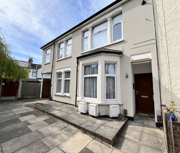 2 bedroom ground floor flat to rent - Photo 6