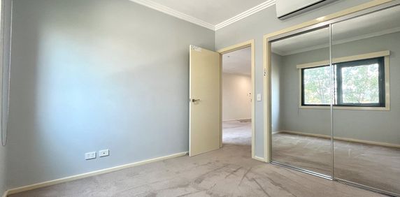 Spacious Two Bedroom Apartment in Great Location - Photo 2