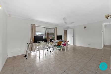 9 Naples Street, Wishart QLD 4122 - House For Rent | Domain - Photo 3