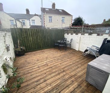 £1,300 PCM, Furnished Three Bedroom House with Enclosed Garden in H... - Photo 2