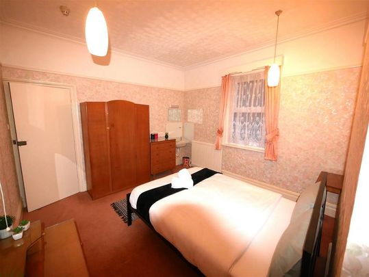 10 bedroom house to rent - Photo 1