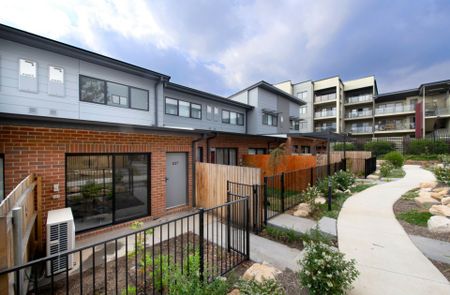 Modern Townhouse - Photo 2