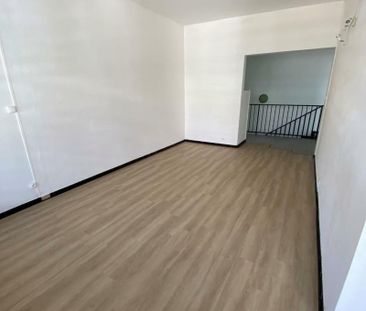 Location Appartement 4 pièces 85m² ST DENIS 97400 - Photo 3