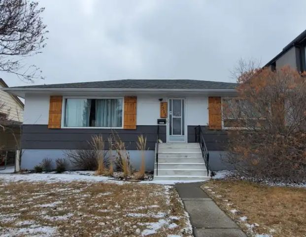 Fully furnished, cozy 3 bed 1 Bath rooms near SAIT institutions and University. | 2515 Cochrane Road Northwest, Calgary - Photo 1