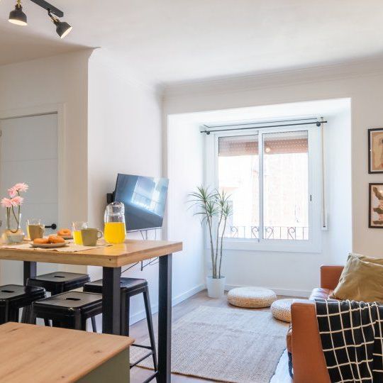 Piso de alquiler en Sants-Badal - Photo 1