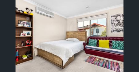 Space and Style with riverside appeal - Photo 4