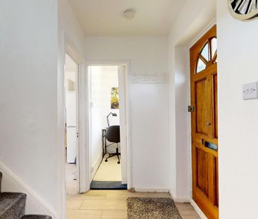 3 bedroom ground floor flat to rent - Photo 3