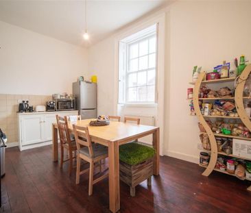 3 bedroom end of terrace house to rent - Photo 2