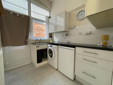 1 bedroom flat to rent - Photo 5