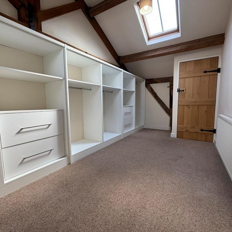 4 bedroom barn conversion to rent - Photo 1