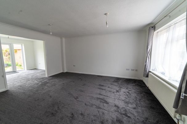 4 bedroom detached house to rent - Photo 1