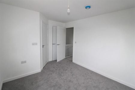 3 bedroom semi-detached house to rent - Photo 4