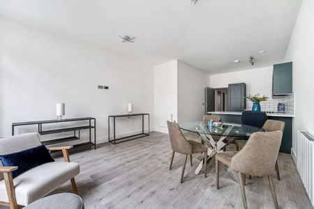 This stylish two bedroom apartment offers a contemporary living experience that combines comfort, convenience, and sophistication. - Photo 2