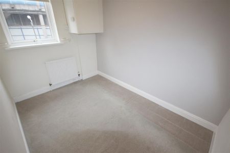 3 Bedroom House - Mid Terrace To Let - Photo 2