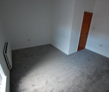 2 bedroom end of terrace house to rent - Photo 4