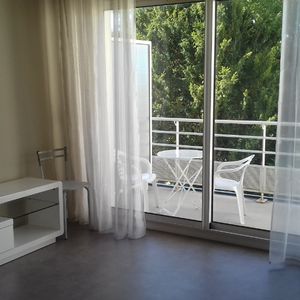 STUDIO MEUBLE - Proche hôpital - Photo 2