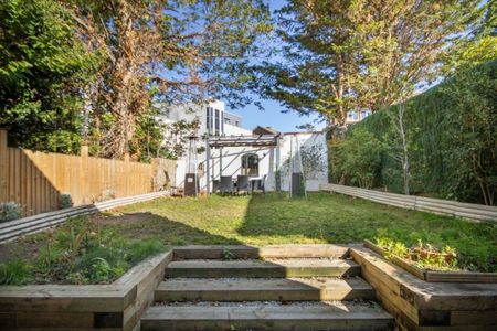 South Bank, Surbiton, KT6 - Photo 5