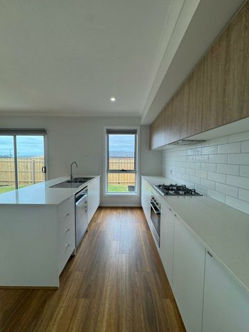 10 Buttercup Crescent, Armstrong Creek VIC 3217 - House For Rent | Domain - Photo 5