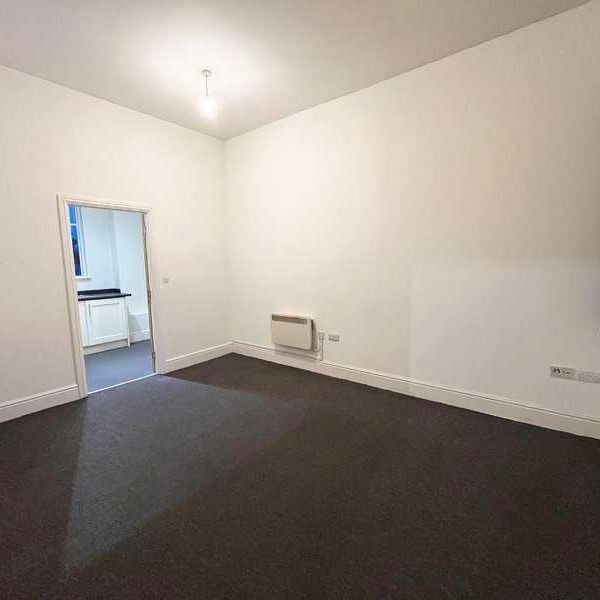 Grosvenor Gate, Leicester, LE5 - Photo 1